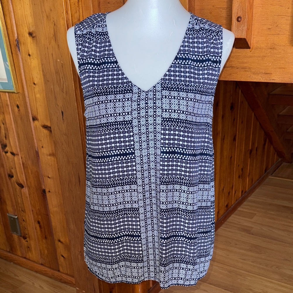 Tommy Bahama size Medium M Navy and White Geometric Tank Top shirt blouse